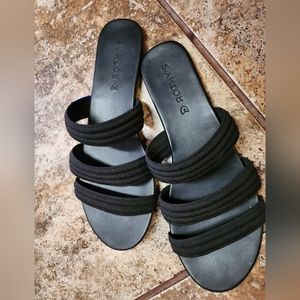 520. Rothy’s triple band womens strappy sandals black size 8.5